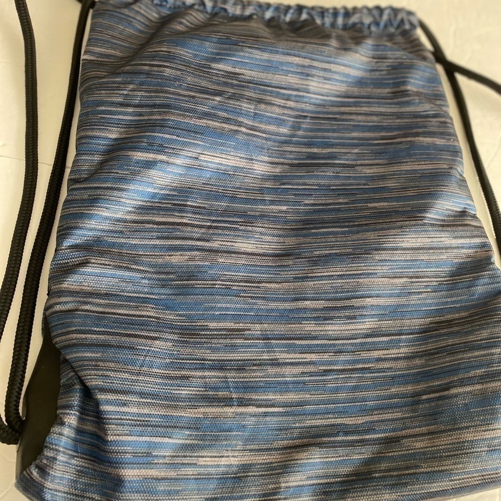 Adidas drawstring bag - Picture 11 of 14